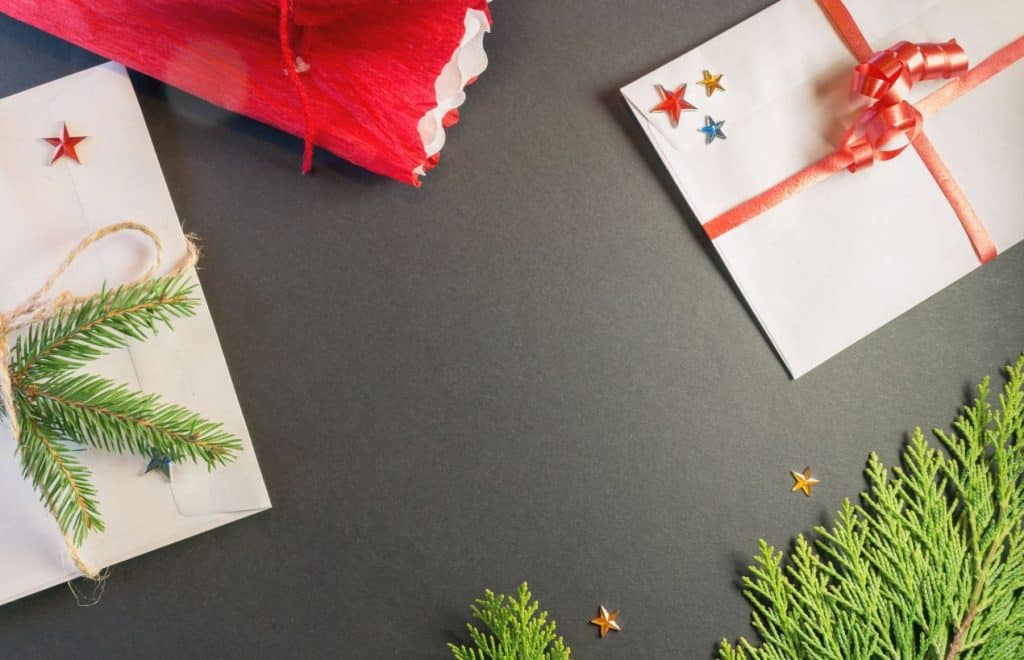 Building Trust Beyond the Numbers: How Financial Advisors Can Benefit from Holiday Cards